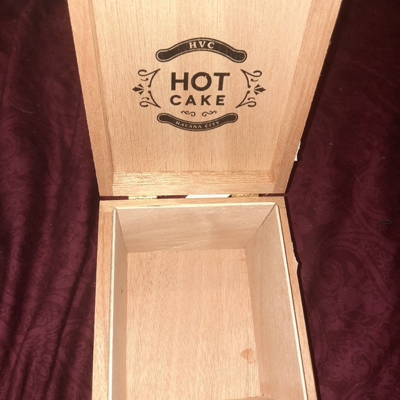 Fine Cigar Wooden "Hot Cakes" box - Picture 6 of 9